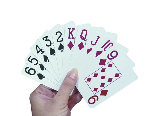 Cartas de poker con números grandes