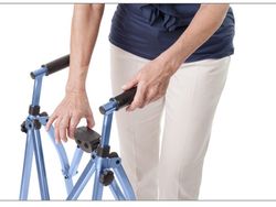 Déambulateur pliable ultra étroit à 2 roues Foldy