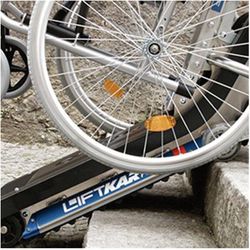 L'appareil monte les escaliers, la chenille monte les escaliers électriques