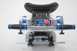 L'appareil monte les escaliers, la chenille monte les escaliers électriques