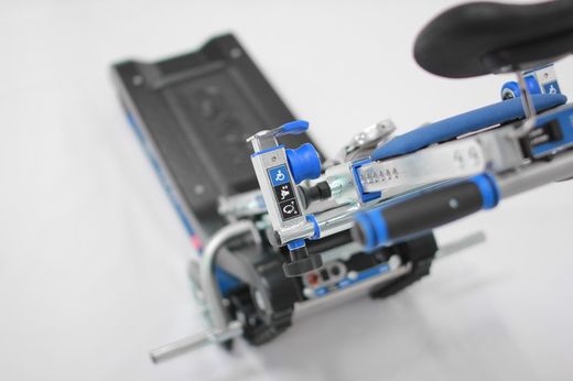 L'appareil monte les escaliers, la chenille monte les escaliers électriques