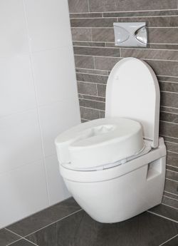 Siège de toilette rembourré. Hauteur 10 cm.
