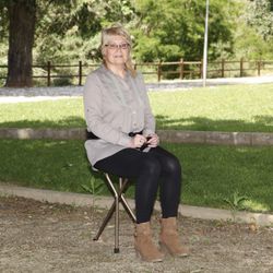 Canne à assise trois pieds