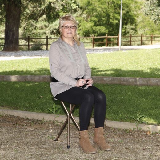 Canne à assise trois pieds