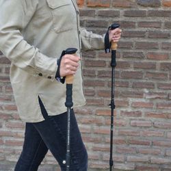 Trekkingstock aus 100 % Kohlefaser.