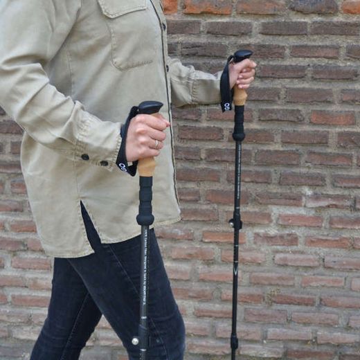 Trekkingstock aus 100 % Kohlefaser.