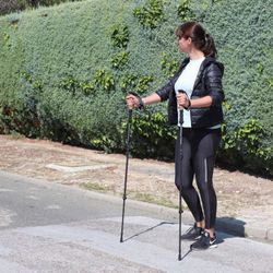 Trekkingstock aus 100 % Kohlefaser.