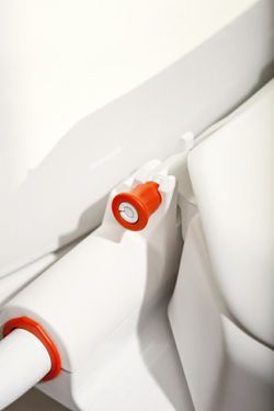 Élévateur hi-loo fixe avec accoudoirs. Hauteur 6cm.