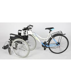 Le kit s'adapte. adaptateur de vélo pour fauteuil roulant