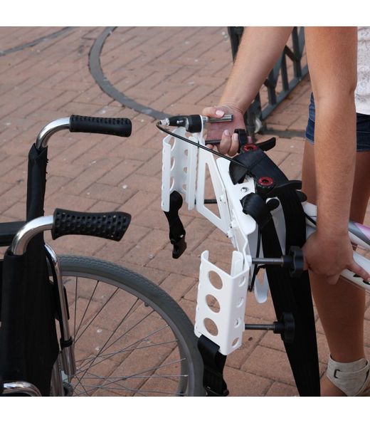 Le kit s'adapte. adaptateur de vélo pour fauteuil roulant