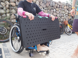Panneau de mobilité en dalles de sable, panneaux d'accès à la plage, gazon, gravier.