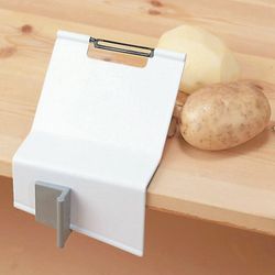 Épluche-légumes de table