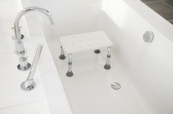 Marche de baignoire réglable