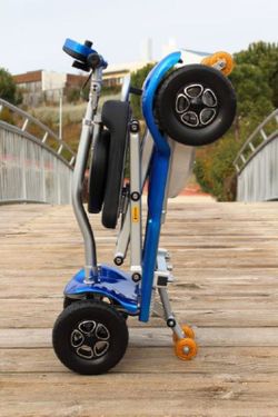 Scooter Bravo libercar, le plus compact et le plus léger, pliable.