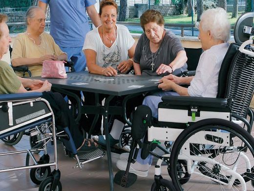 Juditta Schaukelstuhl