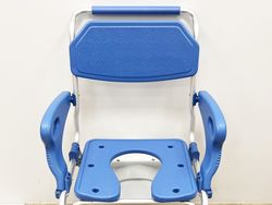 Dusch- und Toilettenstuhl mit ADAS-Rädern