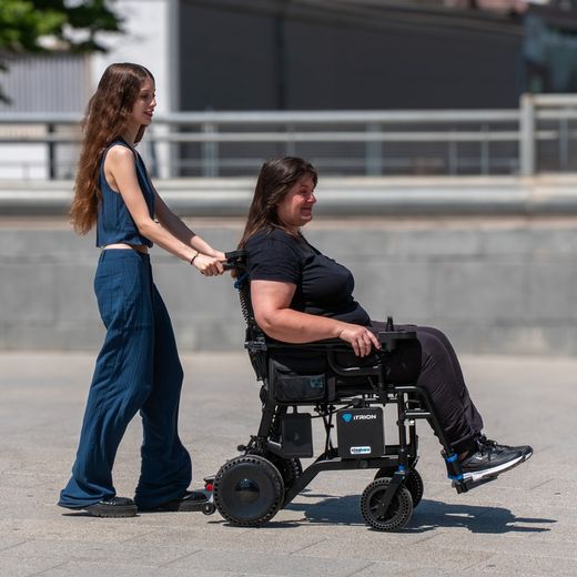 Fauteuil roulant électrique pliable Itrion avec moteur d'accompagnement