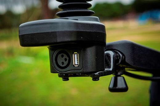 Libercar Alma, faltbarer Elektrorollstuhl aus Kohlefaser