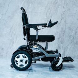 Fauteuil roulant électrique pliable automatique Sorolla A13