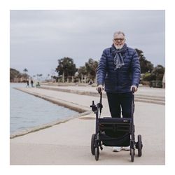 Fauteuil roulant électrique et déambulateur Rollz Motion