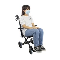 Fauteuil roulant de transport pliable en aluminium noir Saturno