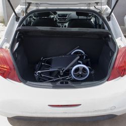 Fauteuil roulant de transport pliable en aluminium noir Saturno