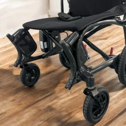 Fauteuil roulant électrique en fibre de carbone Nova