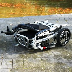 Aura Aluminium-Klapp-Elektrorollstuhl