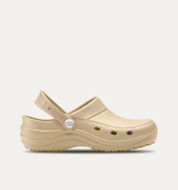 Zuecos  sanitarios de Eva Sirocos de Feliz Caminar